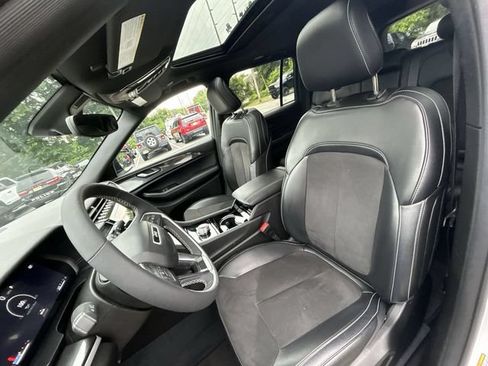 Used 2023 Jeep Grand Cherokee Altitude AWD/4WD image 15