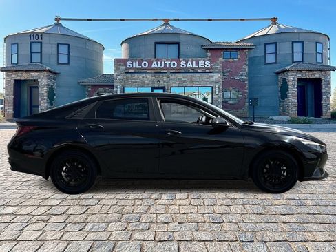 Used 2022 Hyundai Elantra SEL w/ Convenience Package FWD image 6