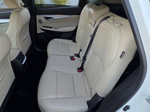 Used 2022 INFINITI QX50 Sensory image 10