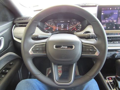 Used 2024 Jeep Compass Latitude AWD/4WD image 20