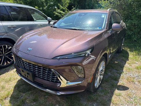 Used 2025 Buick Envision Avenir AWD/4WD image 2