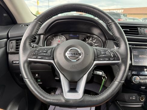 Used 2020 Nissan Rogue SV FWD image 19