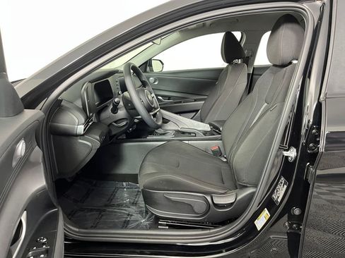 Used 2024 Hyundai Elantra SE image 11