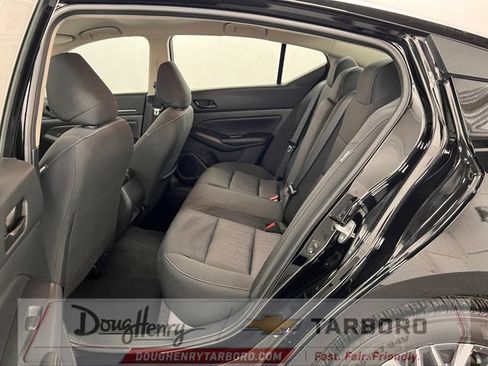 Used 2025 Nissan Altima 2.5 SV FWD image 33