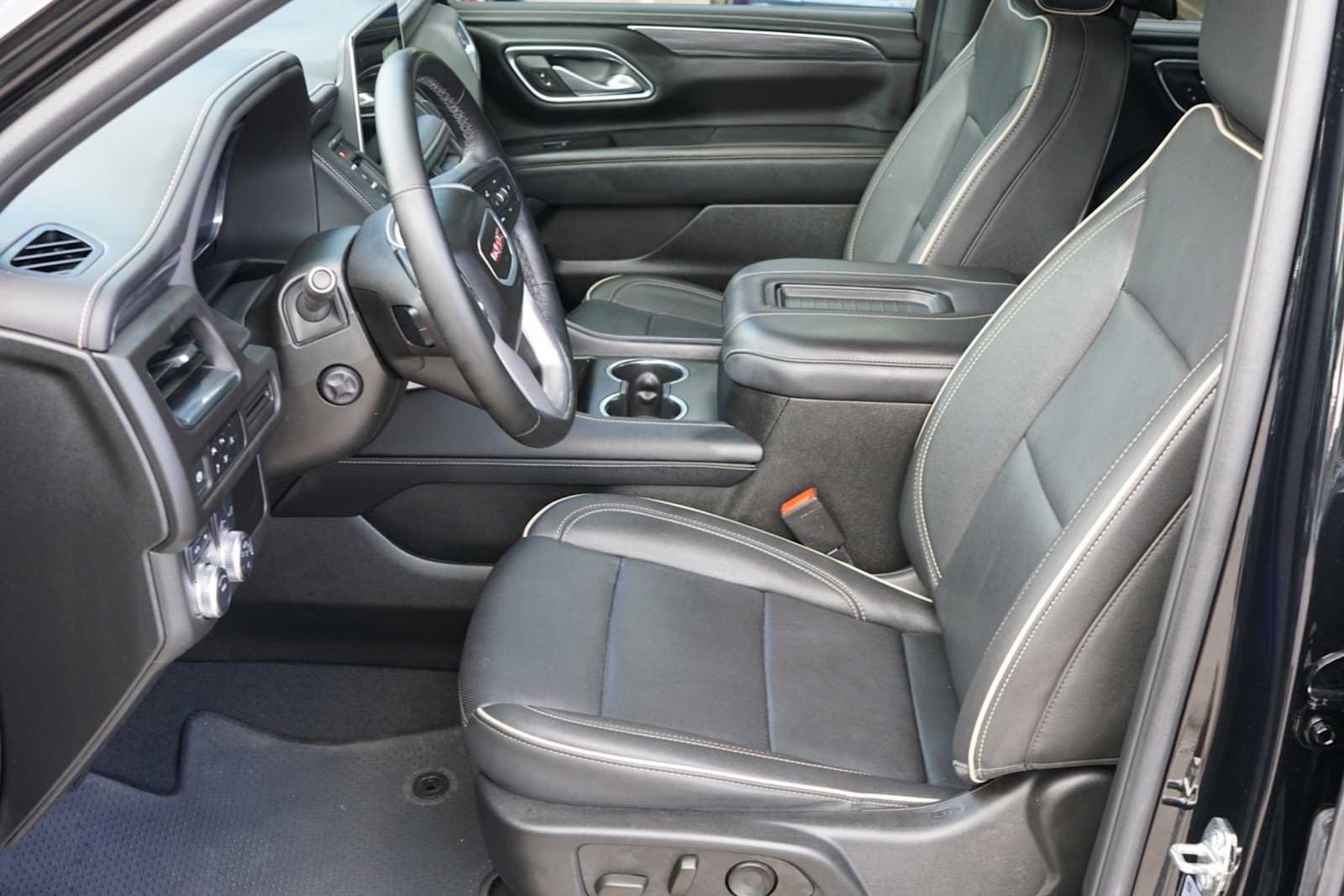 Used 2024 GMC Yukon XL SLT w/ SLT Premium Package AWD/4WD image 8