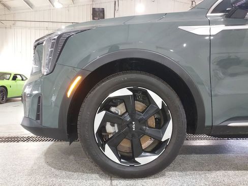 Used 2025 Kia Sorento EX w/ EX Panoramic Sunroof Package image 16