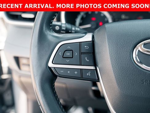 Used 2023 Toyota Highlander XLE image 16