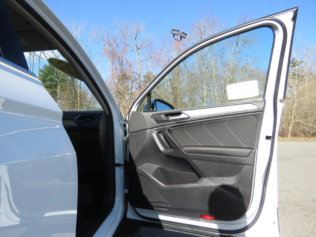 Used 2022 Volkswagen Tiguan SE AWD/4WD image 12