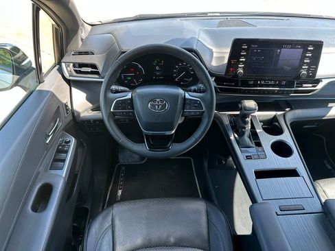 Used 2023 Toyota Sienna XSE FWD image 14