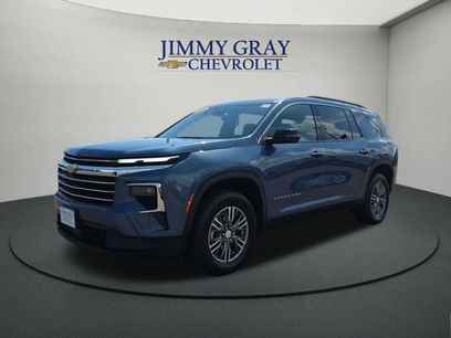 Used 2025 Chevrolet Traverse LT