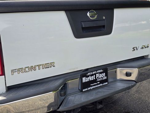 Used 2017 Nissan Frontier SV image 11