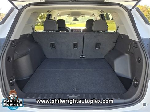 Used 2024 GMC Terrain SLE w/ Driver Convenience Package image 16