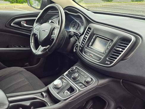 Used 2015 Chrysler 200 Limited w/ Convenience Group FWD image 17