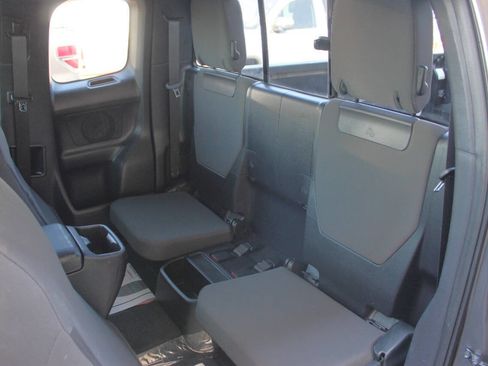 Used 2016 Toyota Tacoma TRD Off-Road w/ Towing Package image 14