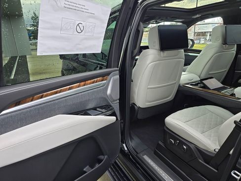 New 2026 Cadillac Escalade ESV Platinum Sport image 17