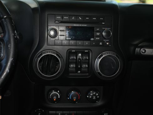 Used 2017 Jeep Wrangler Unlimited Sport w/ Quick Order Package 24S AWD/4WD image 15