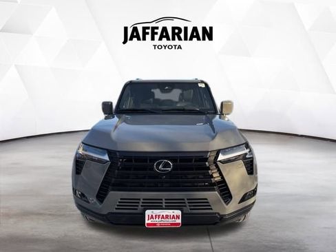Used 2025 Lexus GX 550 image 2
