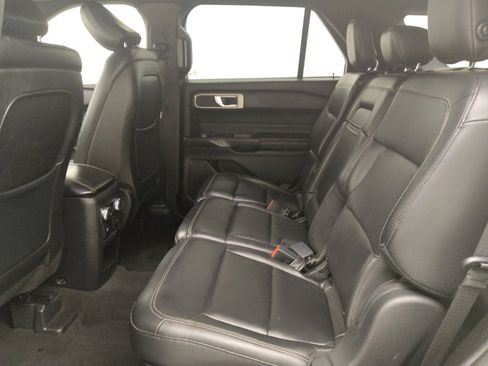 Used 2020 Ford Explorer XLT w/ Equipment Group 202A AWD/4WD image 18