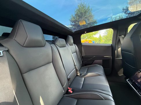 Used 2024 Tesla Cybertruck AWD Crew Cab image 20