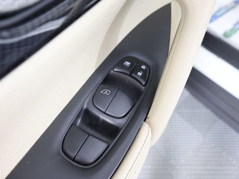 Used 2020 Nissan Rogue SL AWD/4WD image 31