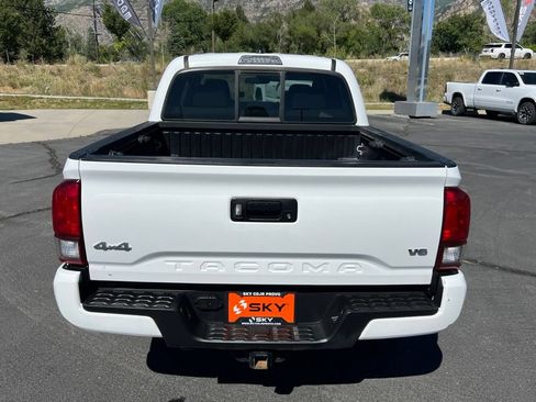 Used 2022 Toyota Tacoma SR AWD/4WD image 9