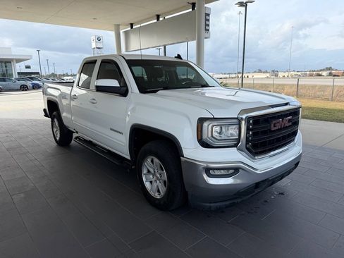 Used 2018 GMC Sierra 1500 SLE w/ SLE Value Package image 3