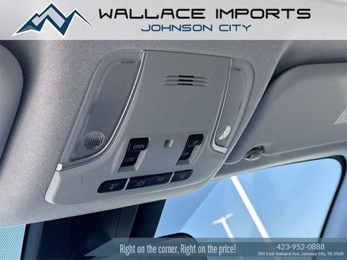 Used 2016 Toyota Prius Three w/ Advanced Technology Package image 16