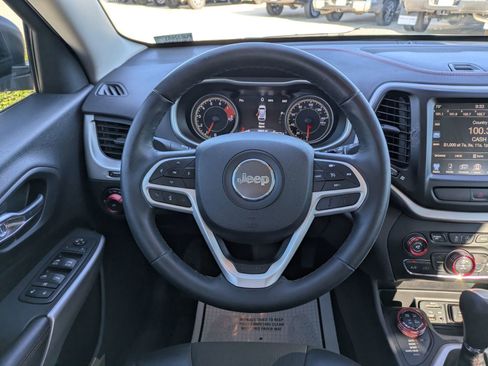 Used 2017 Jeep Cherokee Trailhawk w/ Comfort/Convenience Group image 19