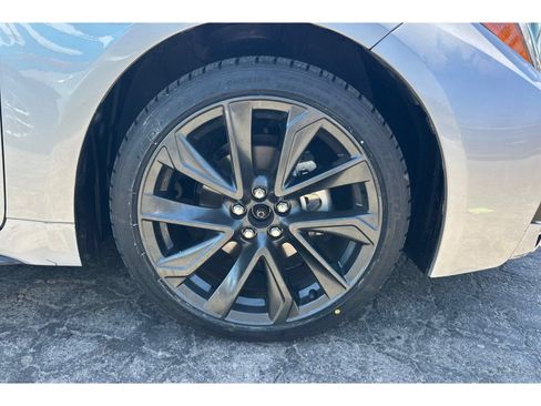 Used 2023 Toyota Corolla SE w/ Carpet Mat Package (TMS) FWD image 9