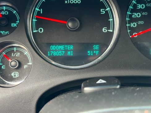 Used 2011 GMC Yukon SLT w/ SLT-2 Equipment Package AWD/4WD image 20