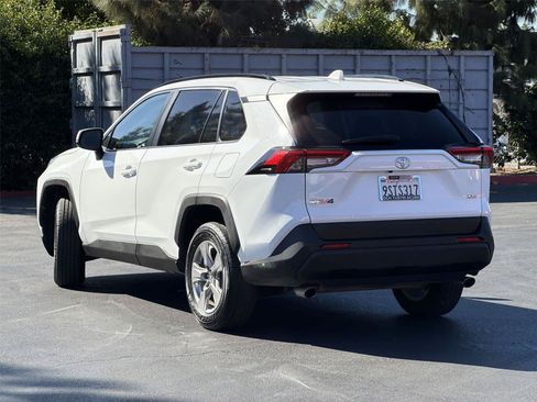 Used 2025 Toyota RAV4 XLE FWD image 5