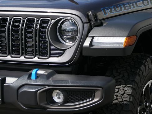 Used 2025 Jeep Wrangler Unlimited Rubicon 4xe w/ Safety Group AWD/4WD image 9