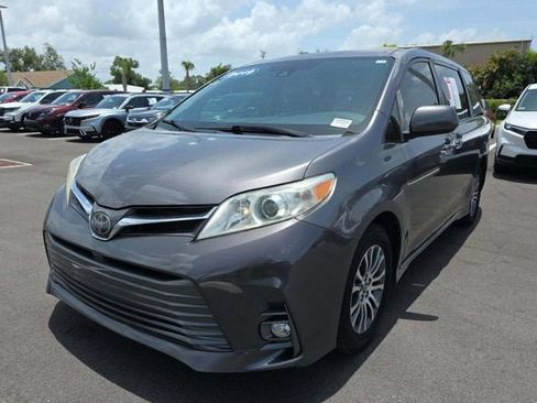 Used 2019 Toyota Sienna XLE FWD image 1