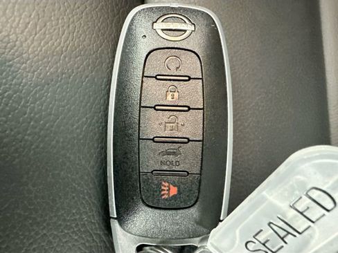 Used 2023 Nissan Rogue SL w/ SL Premium Package image 18