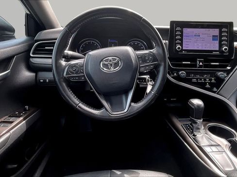 Used 2022 Toyota Camry SE FWD image 6