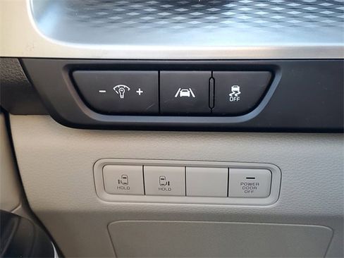 Used 2024 Kia Carnival LX image 19