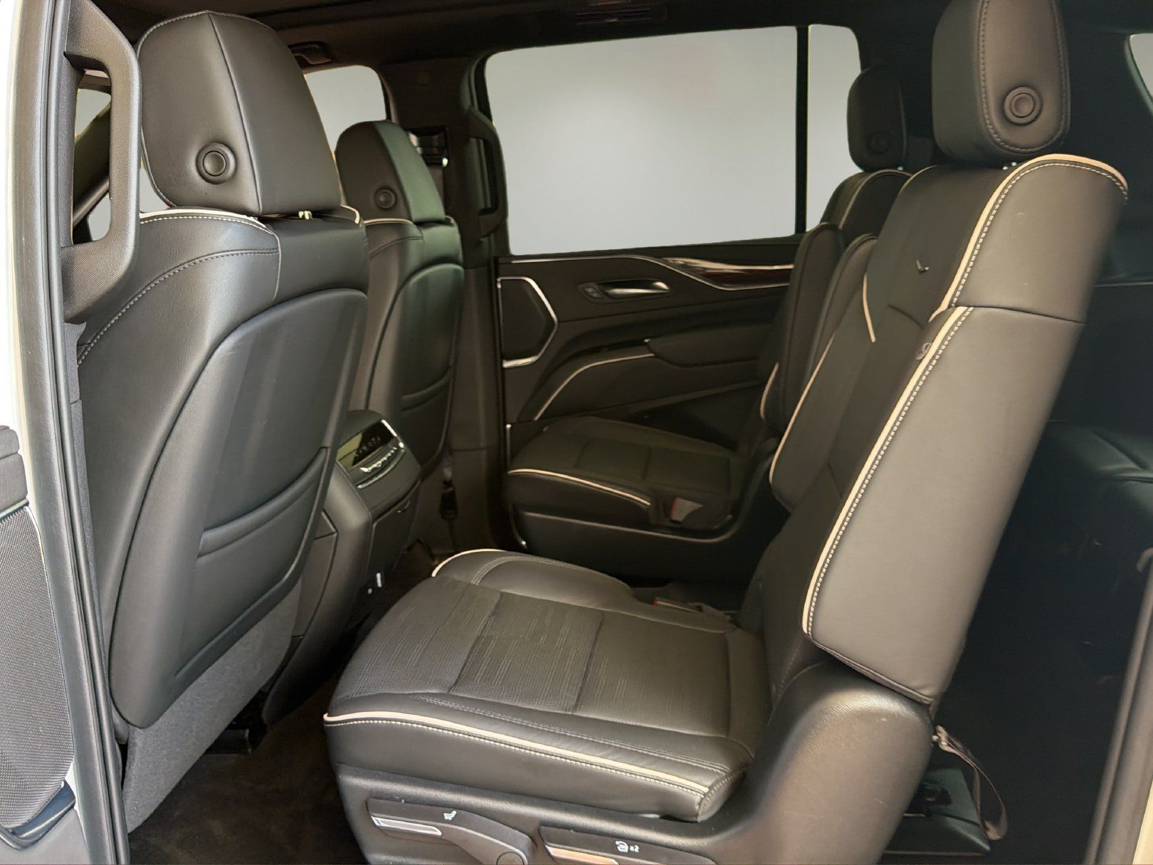 Certified 2023 Cadillac Escalade ESV Premium Luxury w/ LPO, Illumination Package AWD/4WD image 13
