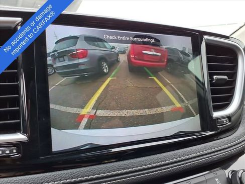Used 2023 Chrysler Pacifica Limited FWD image 32