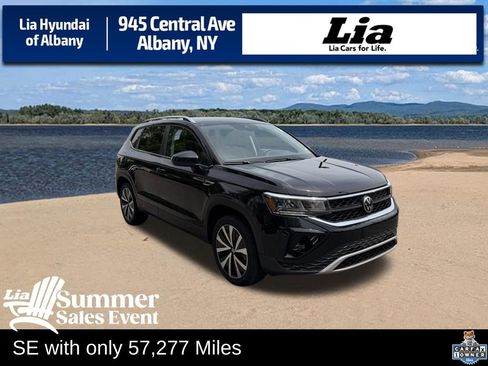 Used 2024 Volkswagen Taos SE FWD image 1
