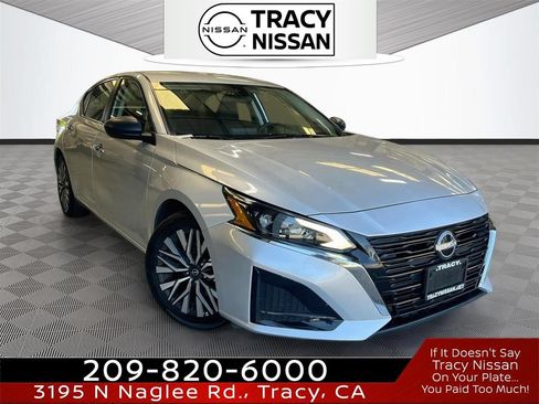 Used 2024 Nissan Altima 2.5 SV FWD image 1