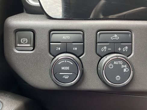 Used 2023 Chevrolet Silverado 1500 LT AWD/4WD image 28