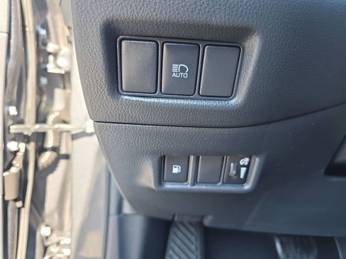 Used 2022 Toyota C-HR XLE FWD image 25