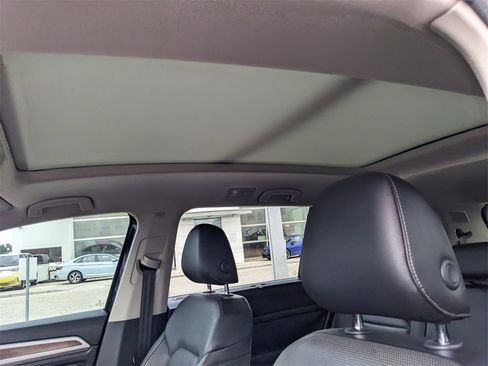 Used 2019 Volkswagen Atlas SEL Premium image 24