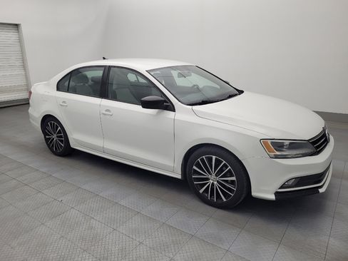 Used 2016 Volkswagen Jetta Sport image 11