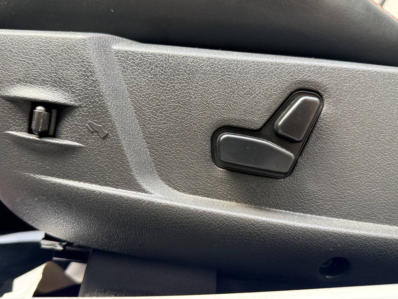 Used 2006 Dodge Charger SRT8 w/ SRT Option Group III RWD image 19