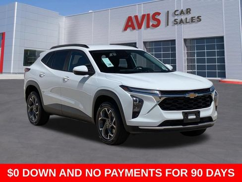 Used 2025 Chevrolet Trax LT w/ LT Convenience Package FWD image 3
