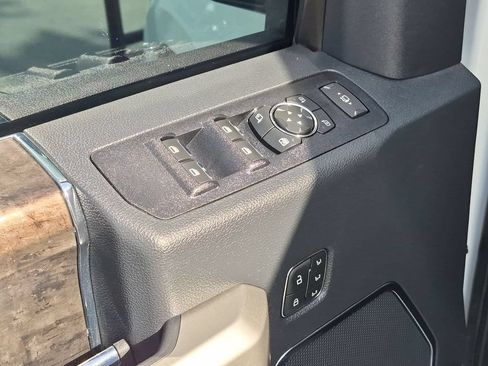 Used 2022 Ford F250 Lariat w/ Lariat Ultimate Package AWD/4WD image 21
