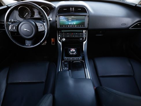 Used 2019 Jaguar XE image 21