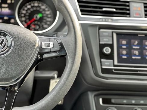 Used 2020 Volkswagen Tiguan S image 36