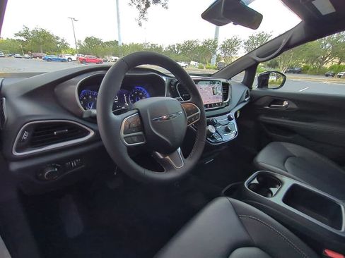 New 2026 Chrysler Voyager LX image 10